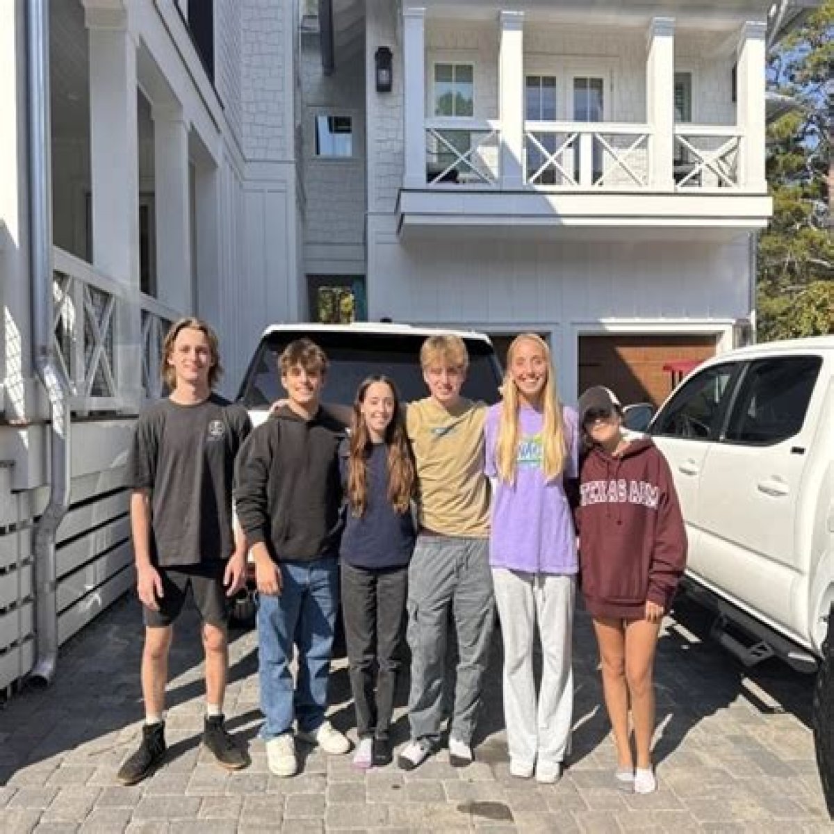 Samara Joy Siblings: Meet Brother Zachary And Daniel MclendonParents And Ethnicity