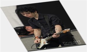 Who is Nick Zinner Dating Now