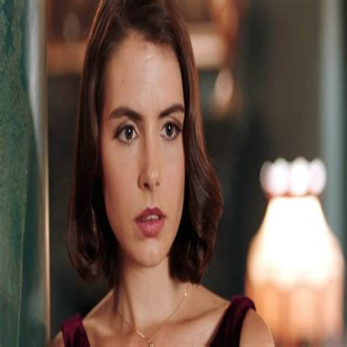 Will Willow Be Queen On 'The Royals'? Robert Has A Plan In Mind